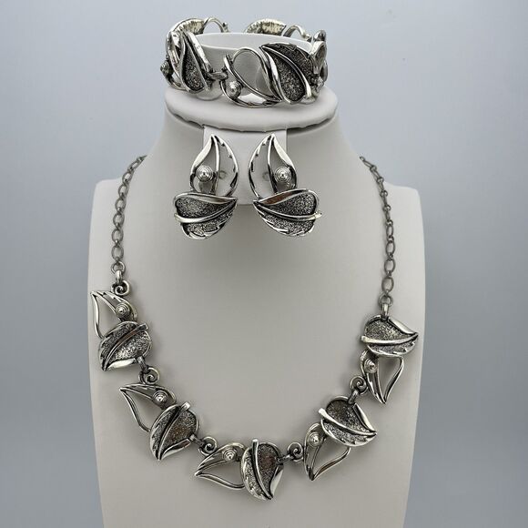 Vintage Sarah Coventry Wind Song Set Necklace Bracelet Earrings Leaves Silver - Picture 4 of 9